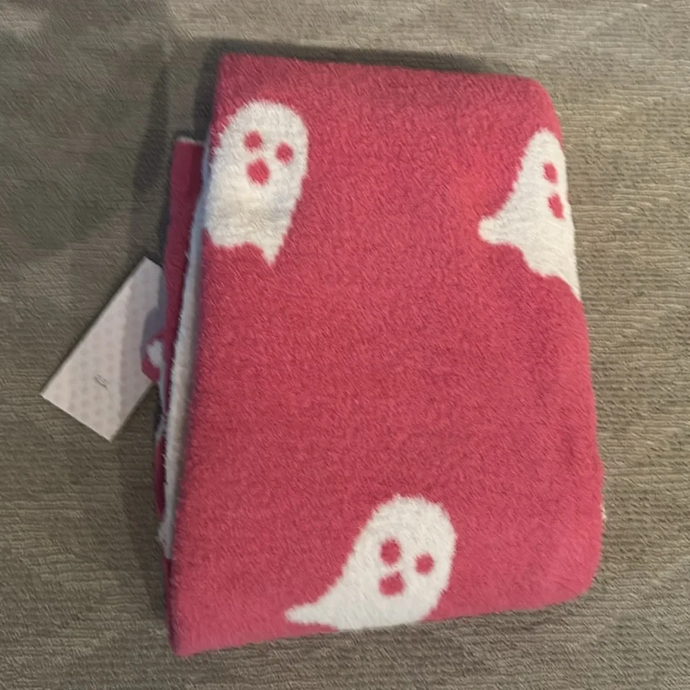 NWT Cupcakes and Cashmere feather ghosts throw
